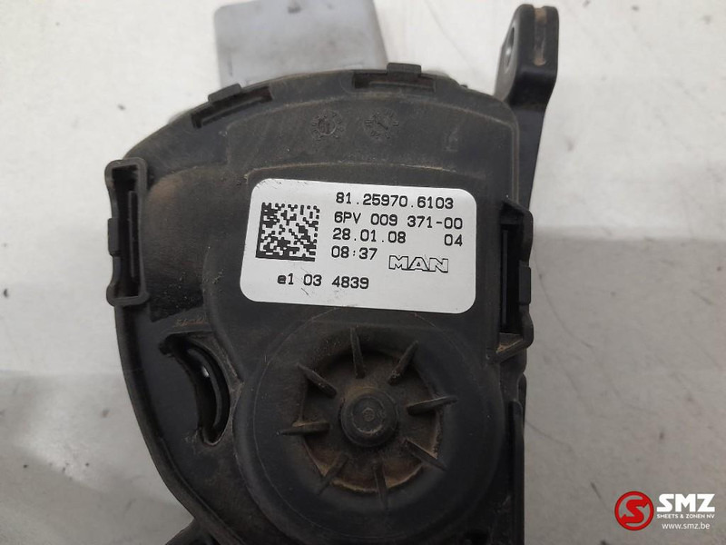 MAN Occ gaspedaal MAN - Кабина и интериор за Камион: снимка 5 MAN Occ gaspedaal MAN - Кабина и интериор за Камион: снимка 5