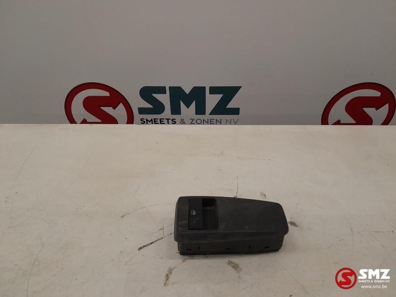 MAN Occ vensterschakelaar MAN TGS 81258067095 - Кабина и интериор за Камион: снимка 2 MAN Occ vensterschakelaar MAN TGS 81258067095 - Кабина и интериор за Камион: снимка 2