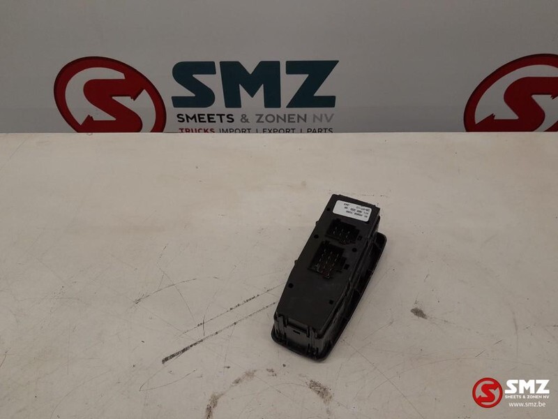 MAN Occ vensterschakelaar MAN TGS 81258067095 - Кабина и интериор за Камион: снимка 4 MAN Occ vensterschakelaar MAN TGS 81258067095 - Кабина и интериор за Камион: снимка 4