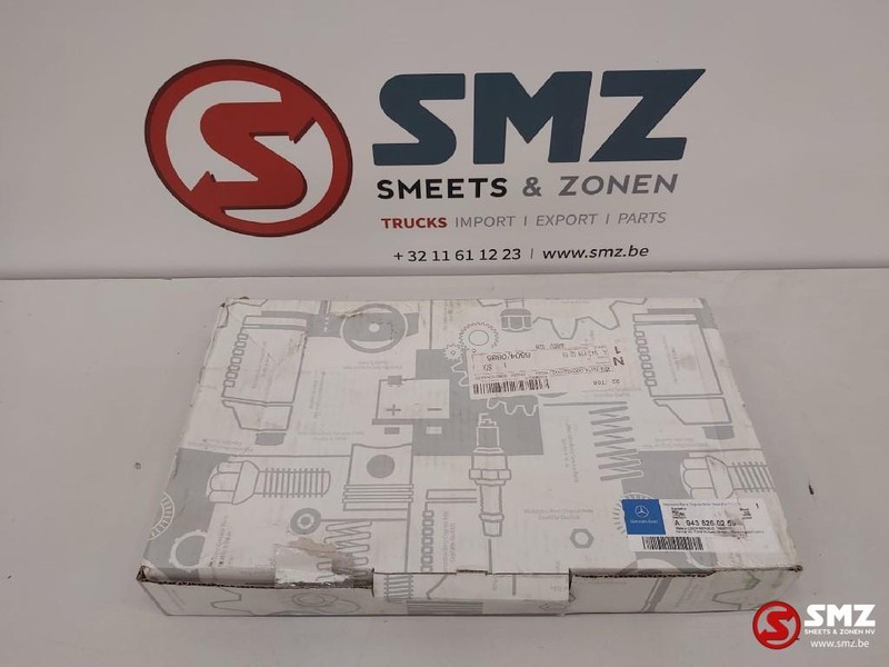 Mercedes-Benz Occ Koplamp sierlijst chroom links Actros MP2/MP3 - Преден фар за Камион: снимка 2 Mercedes-Benz Occ Koplamp sierlijst chroom links Actros MP2/MP3 - Преден фар за Камион: снимка 2