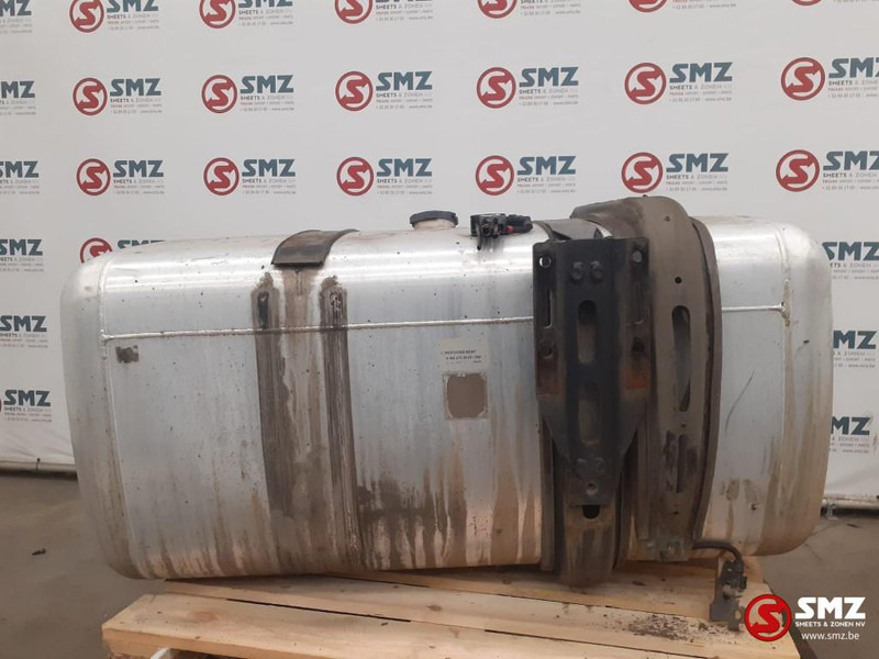 Mercedes-Benz Occ brandstoftank 570L Mercedes - Резервоар за гориво за Камион: снимка 2 Mercedes-Benz Occ brandstoftank 570L Mercedes - Резервоар за гориво за Камион: снимка 2