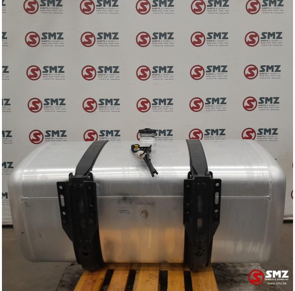 Mercedes-Benz Occ brandstoftank 630L + brandstofniveausensor Mer - Резервоар за гориво за Камион: снимка 2 Mercedes-Benz Occ brandstoftank 630L + brandstofniveausensor Mer - Резервоар за гориво за Камион: снимка 2