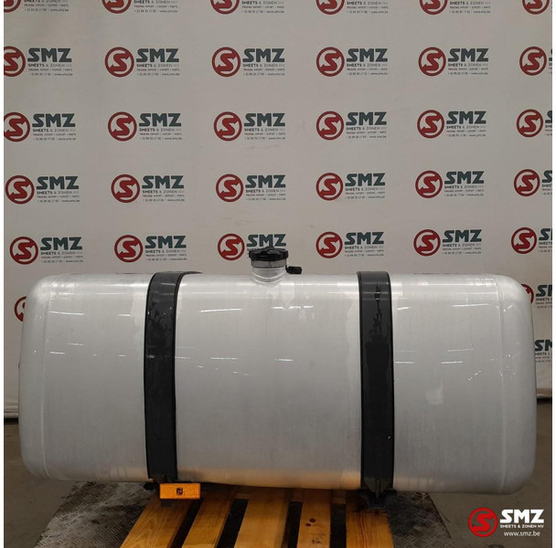 Mercedes-Benz Occ brandstoftank 630L + brandstofniveausensor Mer - Резервоар за гориво за Камион: снимка 1 Mercedes-Benz Occ brandstoftank 630L + brandstofniveausensor Mer - Резервоар за гориво за Камион: снимка 1