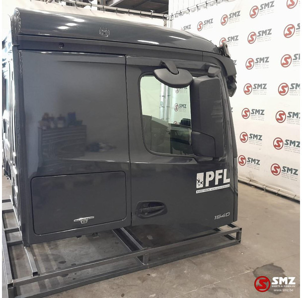 Mercedes-Benz Occ cabine Mercedes Actros MP4 low - Кабина и интериор за Камион: снимка 3 Mercedes-Benz Occ cabine Mercedes Actros MP4 low - Кабина и интериор за Камион: снимка 3