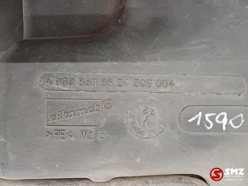 Mercedes-Benz Occ ruitenvloeistofreservoir Mercedes - Стъкло и части за Камион: снимка 5 Mercedes-Benz Occ ruitenvloeistofreservoir Mercedes - Стъкло и части за Камион: снимка 5