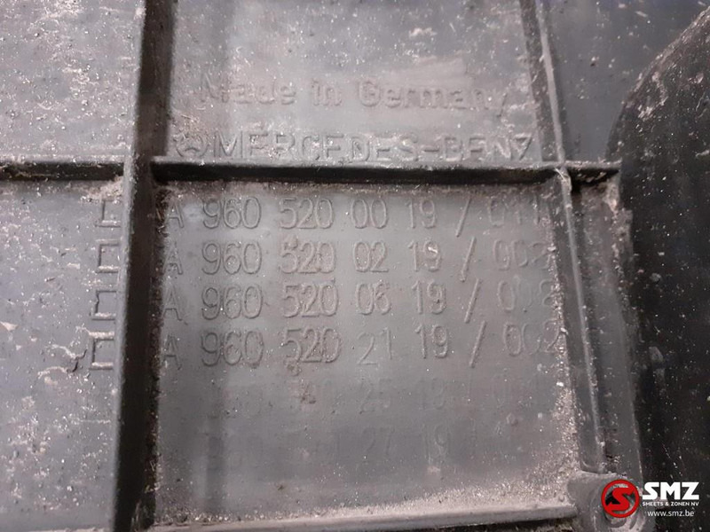 Mercedes-Benz Occ spatbord met steun side skirt links achter - Каросерия и екстериор за Камион: снимка 4 Mercedes-Benz Occ spatbord met steun side skirt links achter - Каросерия и екстериор за Камион: снимка 4