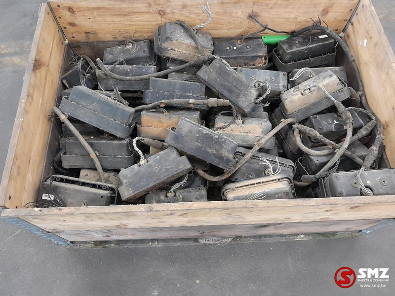 Renault Occ set 50 achterlichten links/rechts 24V Renault - Заден фар за Камион: снимка 4 Renault Occ set 50 achterlichten links/rechts 24V Renault - Заден фар за Камион: снимка 4