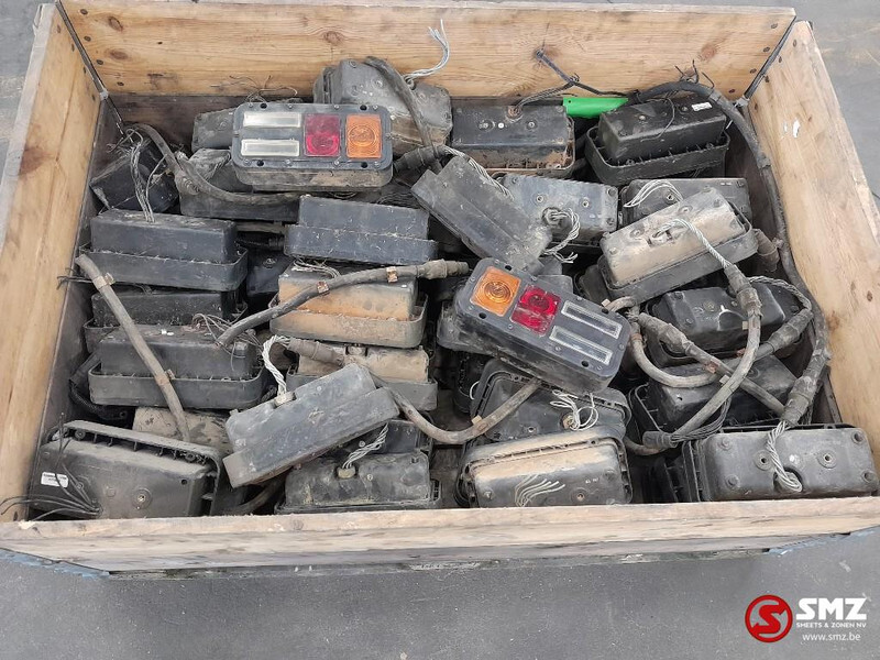 Renault Occ set 50 achterlichten links/rechts 24V Renault - Заден фар за Камион: снимка 5 Renault Occ set 50 achterlichten links/rechts 24V Renault - Заден фар за Камион: снимка 5