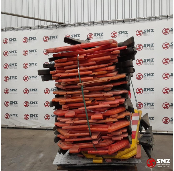 Diversen Occ lot diverse verkeersignalisatie - Резервни части за Камион: снимка 3 Diversen Occ lot diverse verkeersignalisatie - Резервни части за Камион: снимка 3