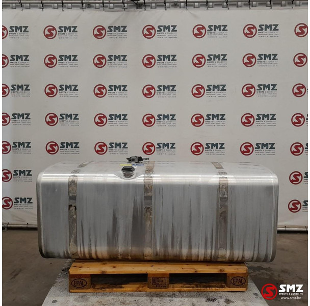 Резервоар за гориво за Камион Scania Occ brandstoftank 700L + brandstofniveausensor Sca: снимка 1