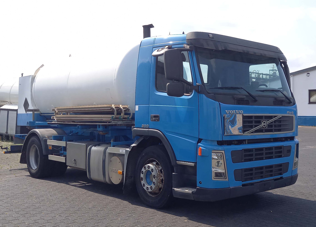 VOLVO Gas oxygen, argon, nitrogen - Камион цистерна: снимка 1 VOLVO Gas oxygen, argon, nitrogen - Камион цистерна: снимка 1