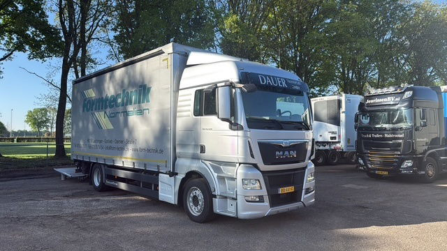 MAN TGX 18.420 - Камион с брезент: снимка 1 MAN TGX 18.420 - Камион с брезент: снимка 1