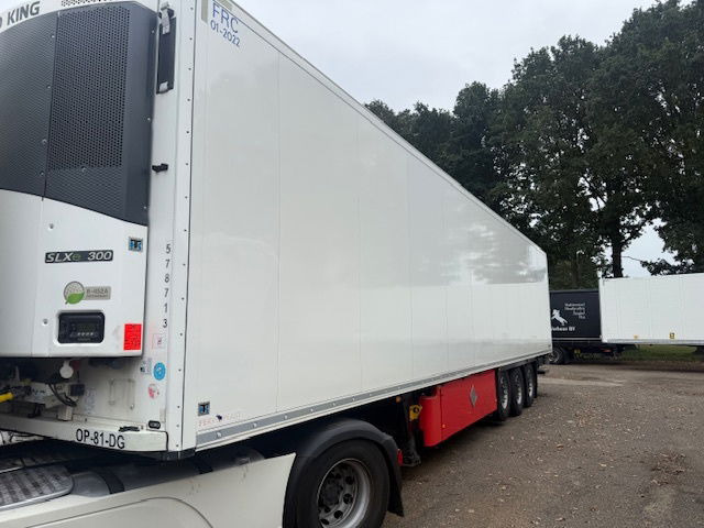 Schmitz Cargobull Thermoking SLXe 300 weinig uren Laadklep Liftas - Рефрижератор полуремарке: снимка 1 Schmitz Cargobull Thermoking SLXe 300 weinig uren Laadklep Liftas - Рефрижератор полуремарке: снимка 1