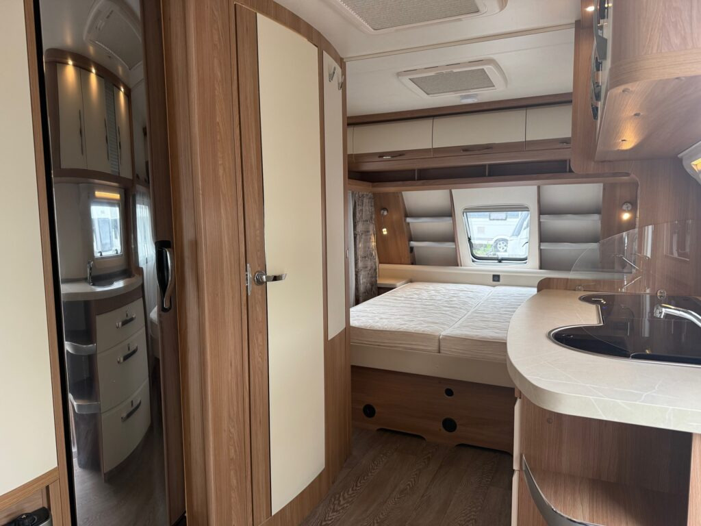 Каравана Hobby De Luxe 540 UFf 2020: снимка 6