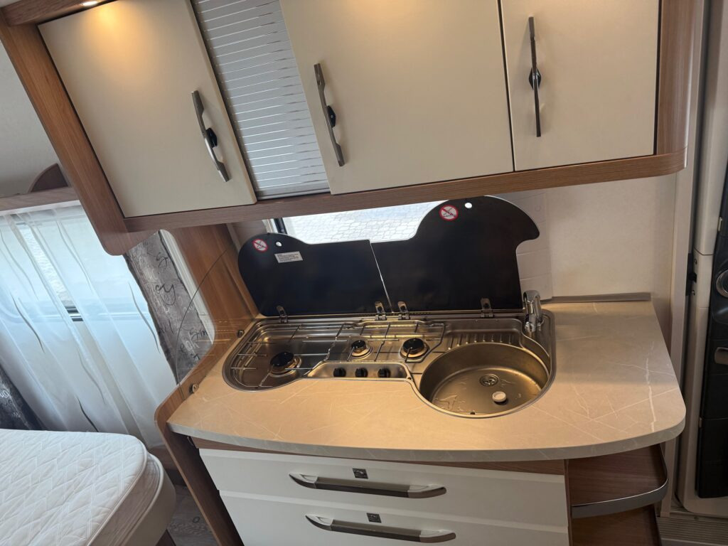 Каравана Hobby De Luxe 540 UFf 2020: снимка 12