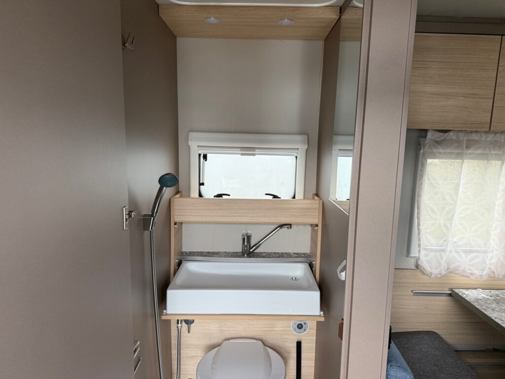 Лизинг на Weinsberg CaraCito 470 QDK 2024 Weinsberg CaraCito 470 QDK 2024: снимка 13 Лизинг на Weinsberg CaraCito 470 QDK 2024 Weinsberg CaraCito 470 QDK 2024: снимка 13