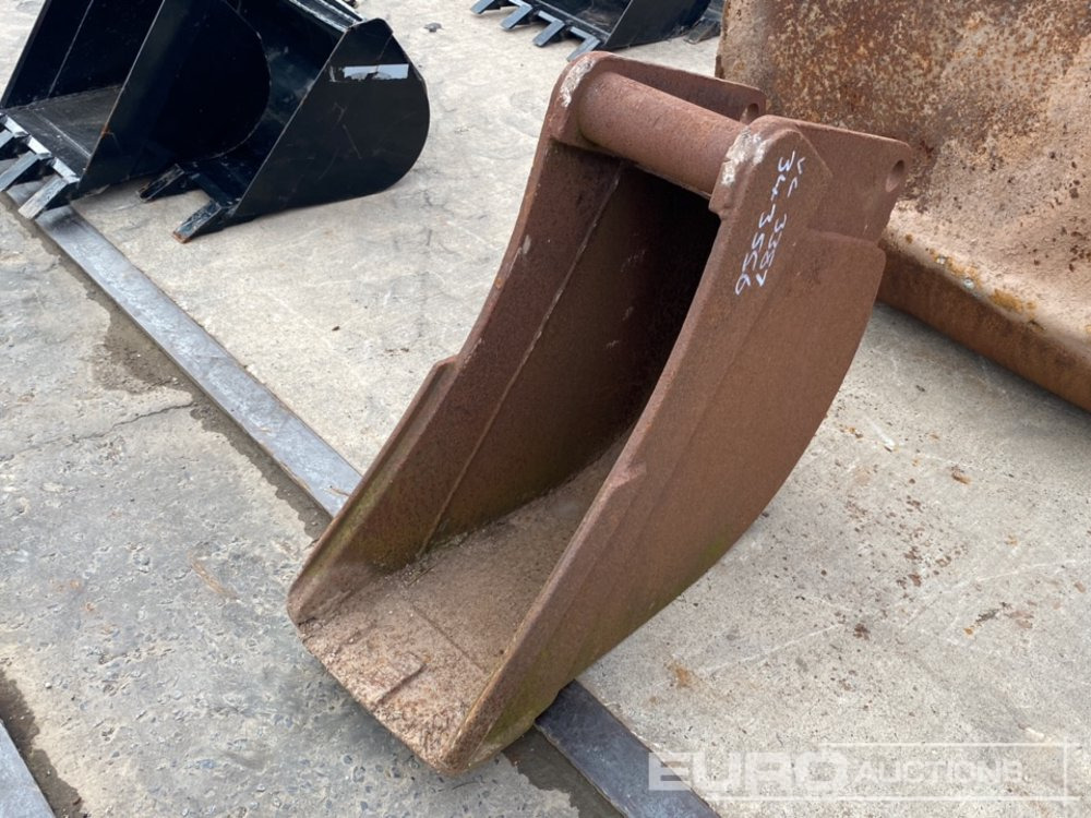12" Digging Bucket to suit Dedicated Quick Hitch - Кофа: снимка 1 12" Digging Bucket to suit Dedicated Quick Hitch - Кофа: снимка 1