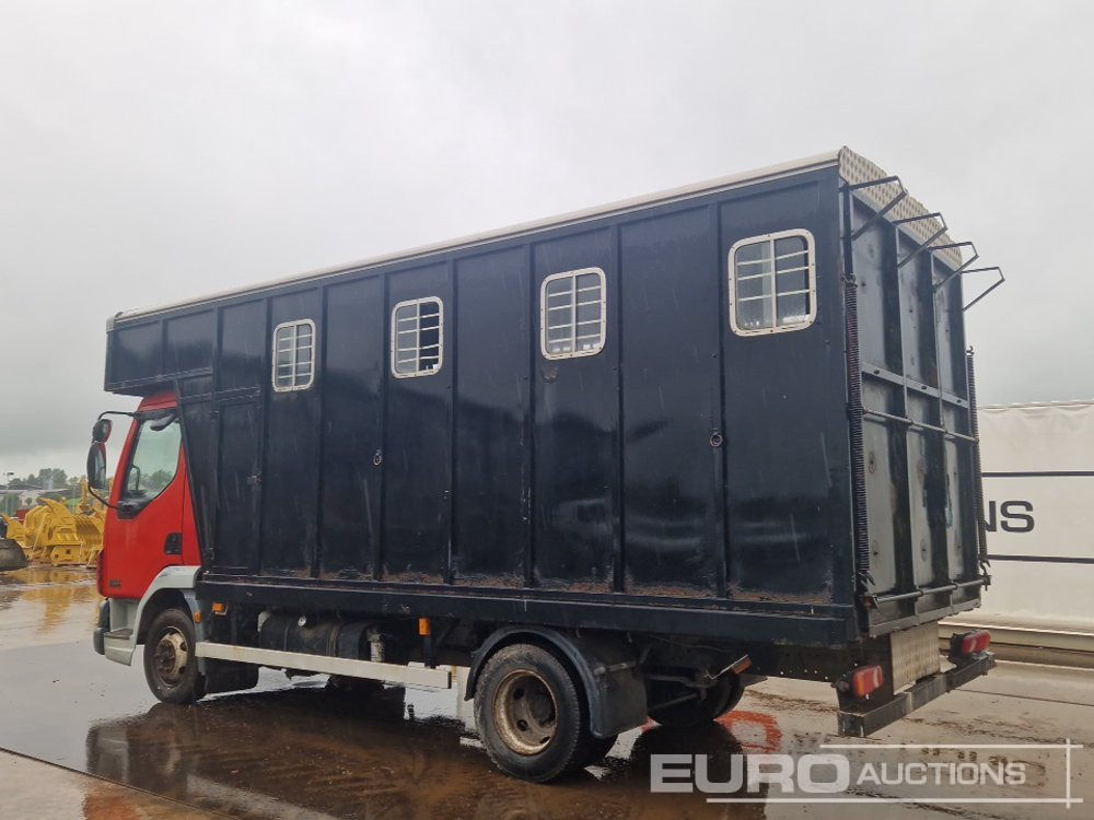 2005 DAF LF45.130 - За превоз на животни камион: снимка 3 2005 DAF LF45.130 - За превоз на животни камион: снимка 3