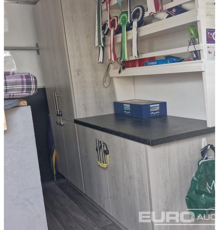 За превоз на животни камион 2006 DAF 45.150: снимка 15