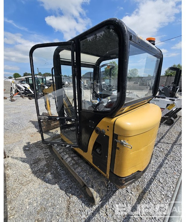 2010 CAT 301.8C - Мини багер: снимка 3 2010 CAT 301.8C - Мини багер: снимка 3