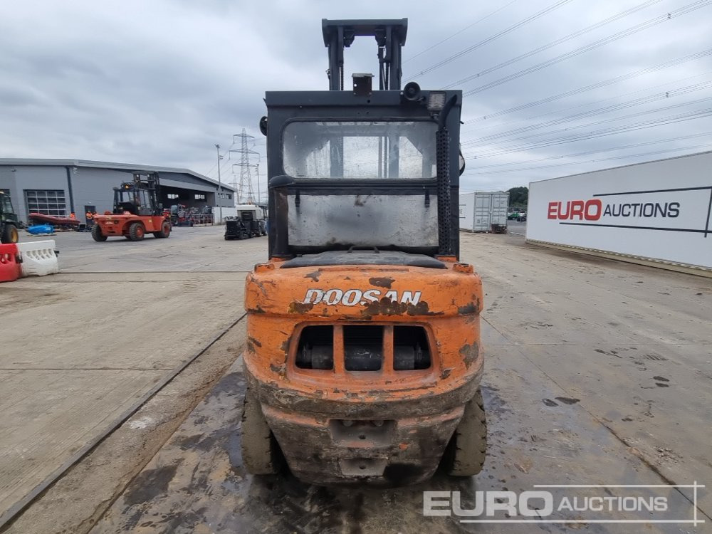 2010 Doosan Diesel Forklift, 2 Stage Mast, Side Shift, Forks - Мотокар: снимка 4 2010 Doosan Diesel Forklift, 2 Stage Mast, Side Shift, Forks - Мотокар: снимка 4