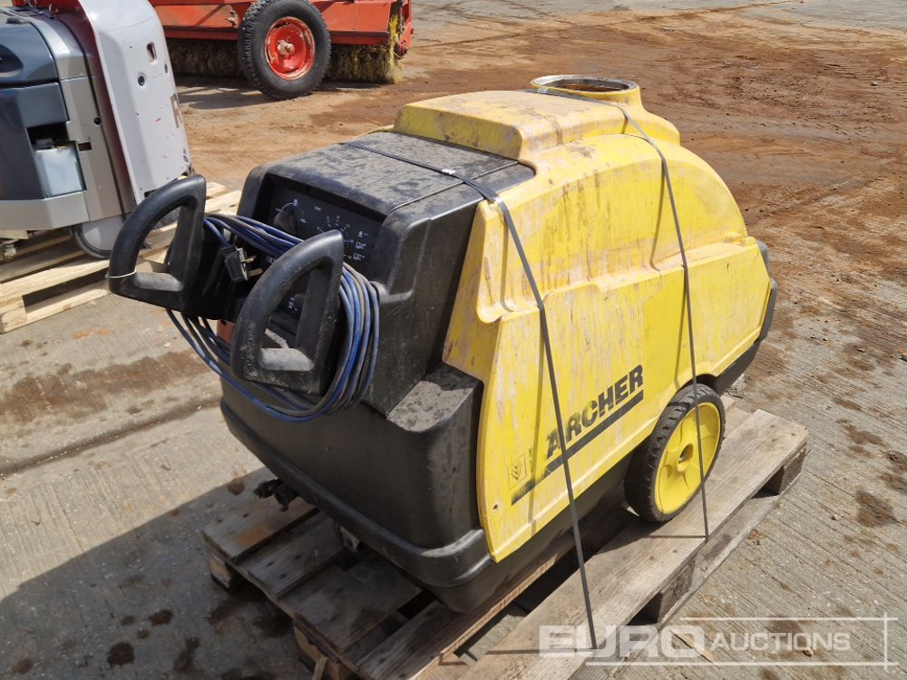 2011 Karcher 250 Volt Scrubber Dryer - Строително оборудване: снимка 5 2011 Karcher 250 Volt Scrubber Dryer - Строително оборудване: снимка 5
