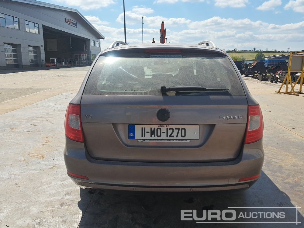 2011 Skoda Superb - Лек автомобил: снимка 4 2011 Skoda Superb - Лек автомобил: снимка 4