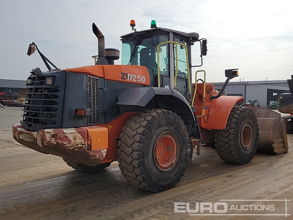 2012 Hitachi ZW250 - Колесен товарач: снимка 5 2012 Hitachi ZW250 - Колесен товарач: снимка 5