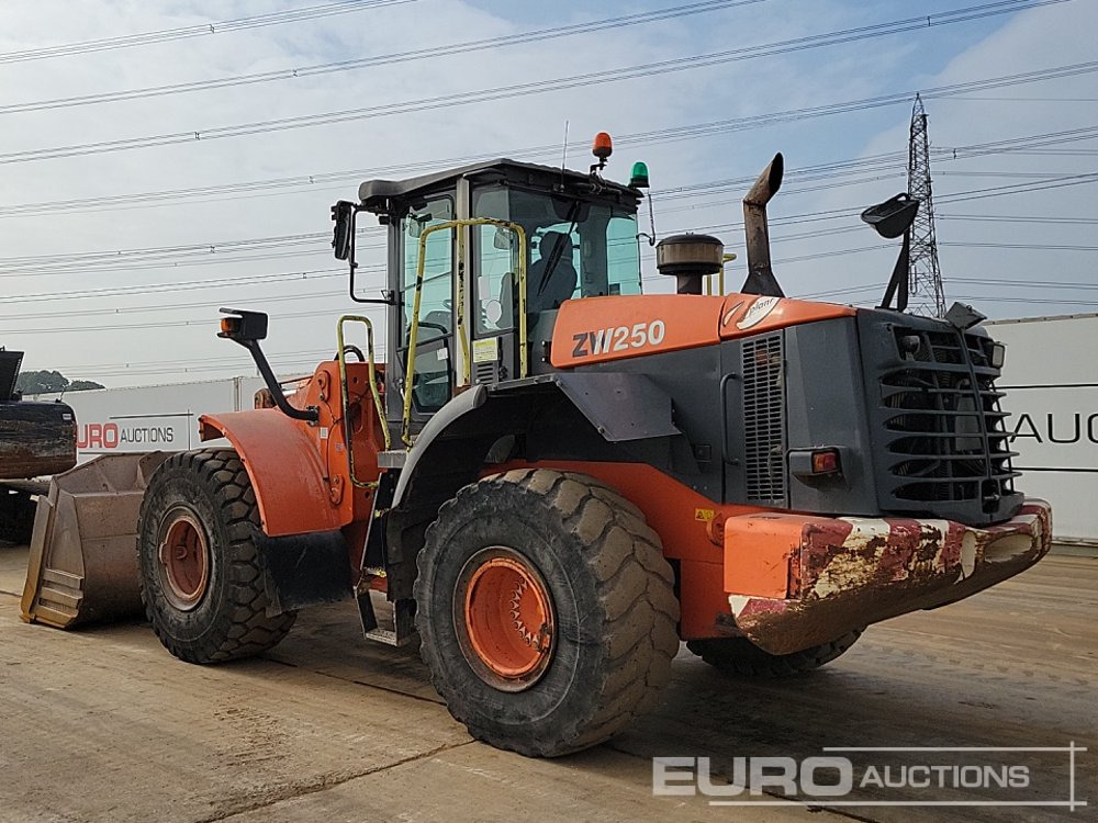2012 Hitachi ZW250 - Колесен товарач: снимка 3 2012 Hitachi ZW250 - Колесен товарач: снимка 3