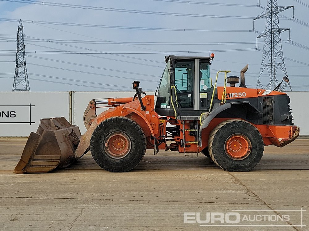 2012 Hitachi ZW250 - Колесен товарач: снимка 2 2012 Hitachi ZW250 - Колесен товарач: снимка 2