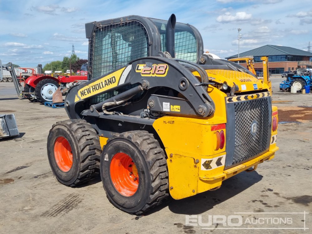 2012 New Holland L218 - Мини челен товарач: снимка 3 2012 New Holland L218 - Мини челен товарач: снимка 3