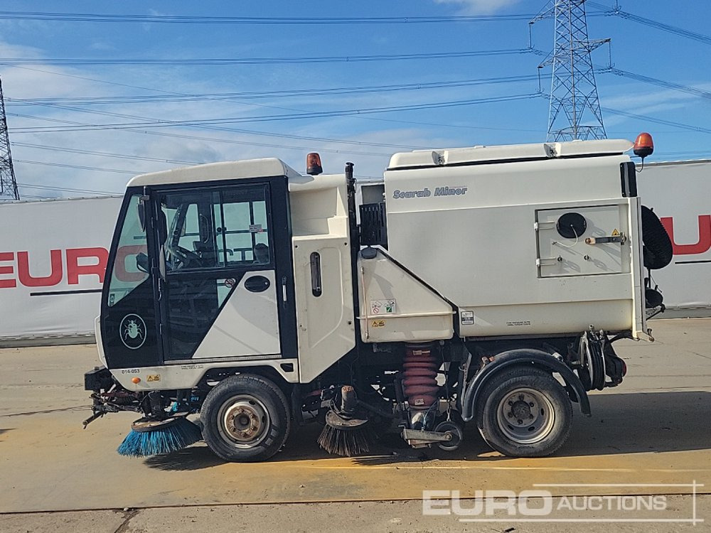 2012 Scarab 4x2 Road Sweeper, Reverse Camera, A/C - Мотометачна машина: снимка 2 2012 Scarab 4x2 Road Sweeper, Reverse Camera, A/C - Мотометачна машина: снимка 2