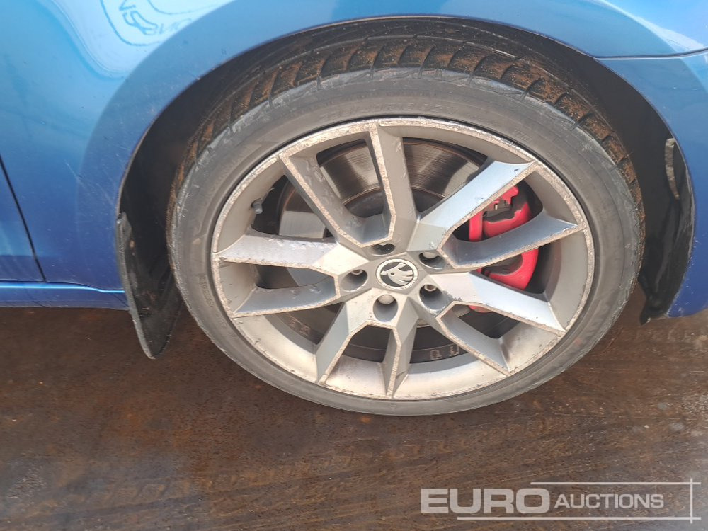 Лек автомобил 2014 Skoda Octavia: снимка 12