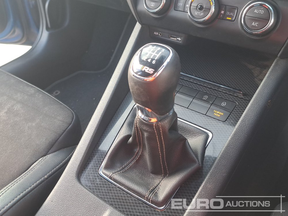 Лек автомобил 2014 Skoda Octavia: снимка 37