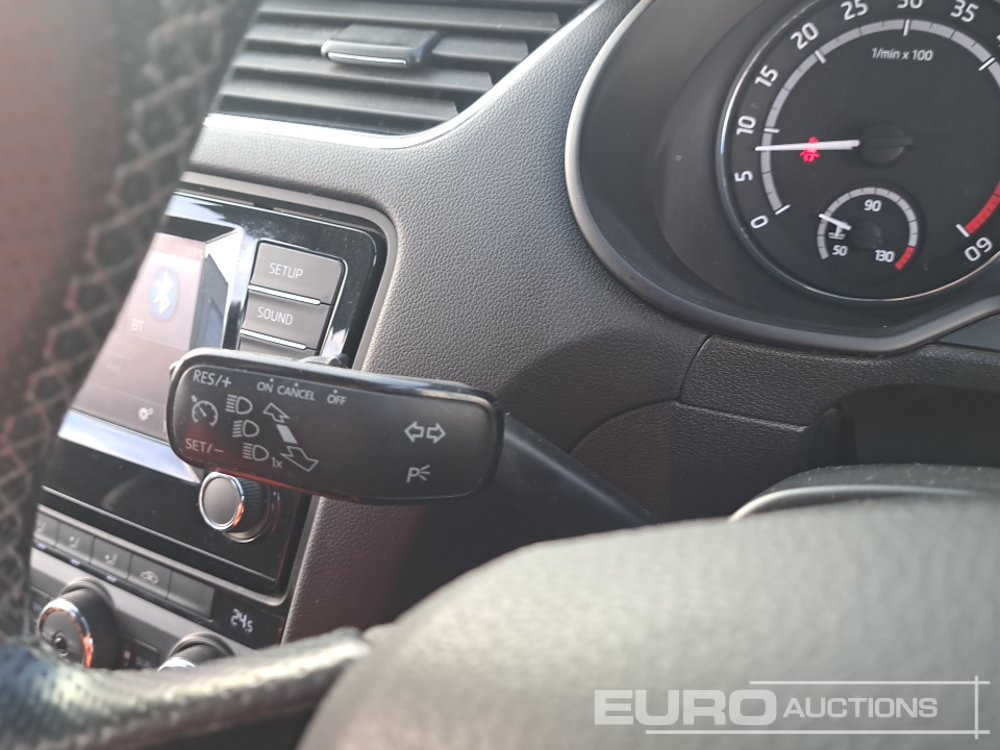 Лек автомобил 2014 Skoda Octavia: снимка 31