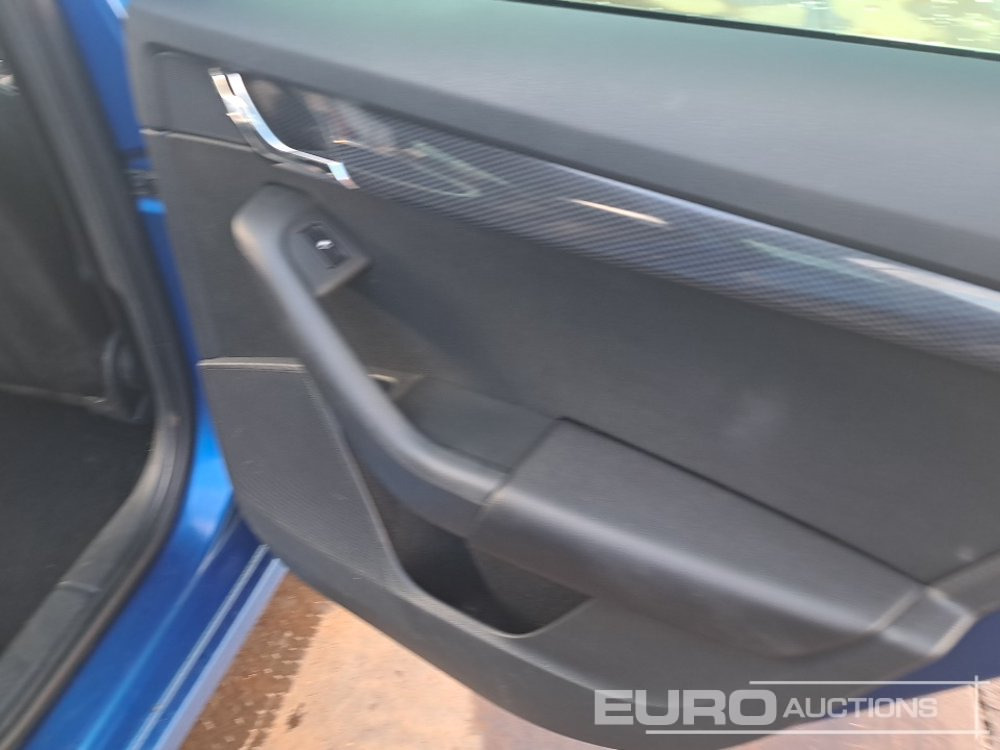 Лек автомобил 2014 Skoda Octavia: снимка 22