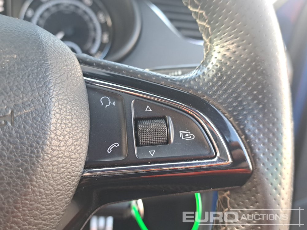 Лек автомобил 2014 Skoda Octavia: снимка 30