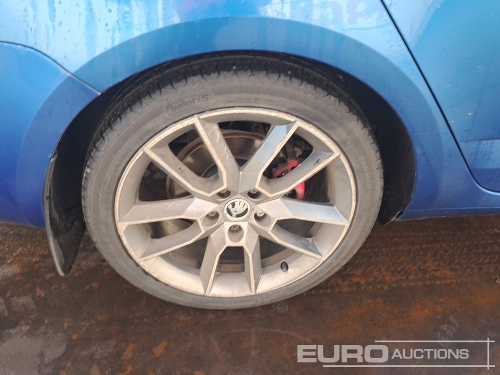 Лек автомобил 2014 Skoda Octavia: снимка 11