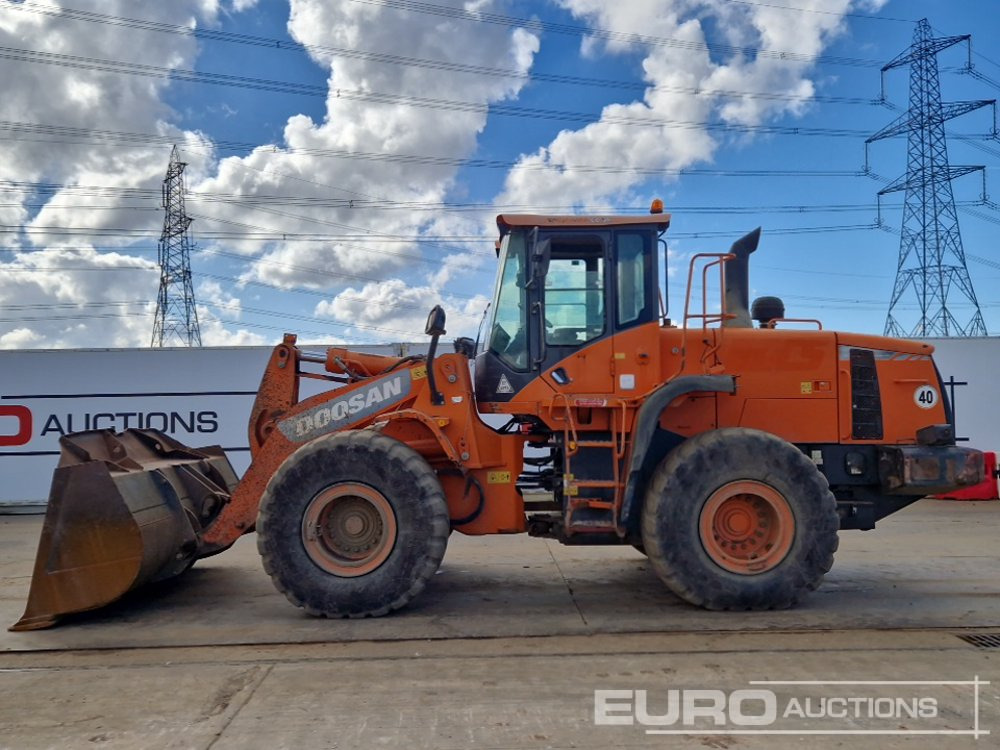 2015 Doosan DL300-3 - Колесен товарач: снимка 2 2015 Doosan DL300-3 - Колесен товарач: снимка 2