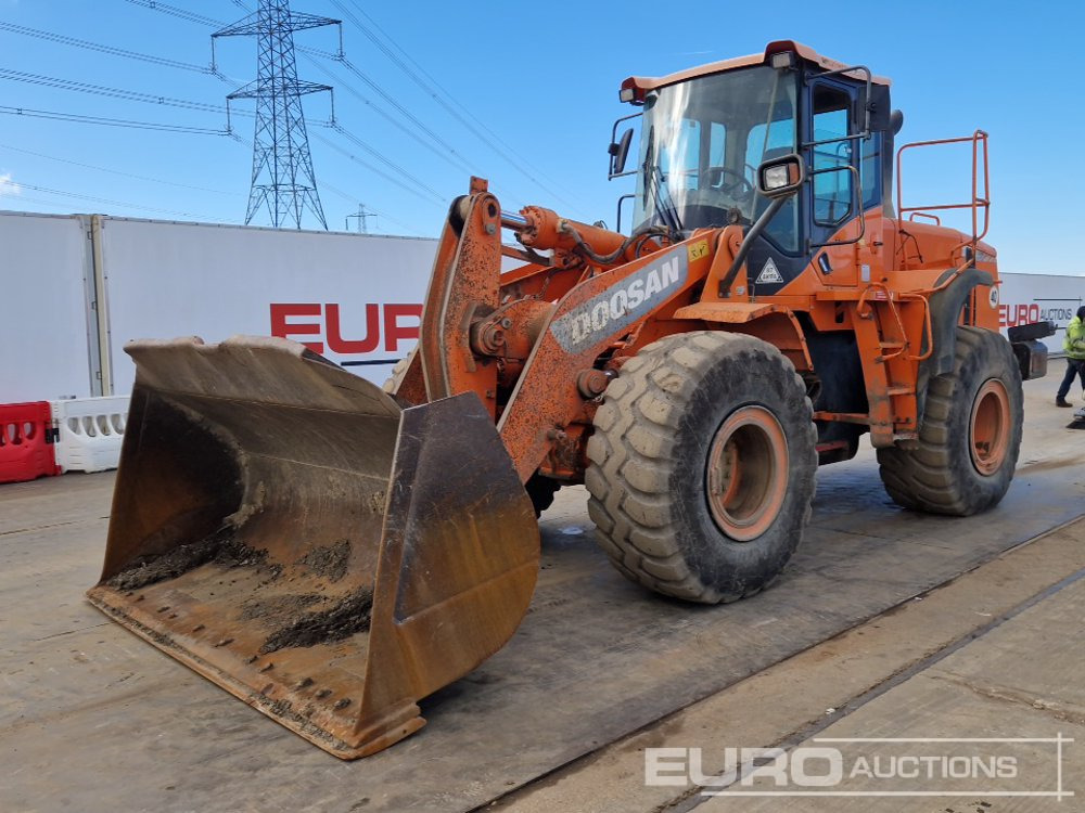 2015 Doosan DL300-3 - Колесен товарач: снимка 1 2015 Doosan DL300-3 - Колесен товарач: снимка 1