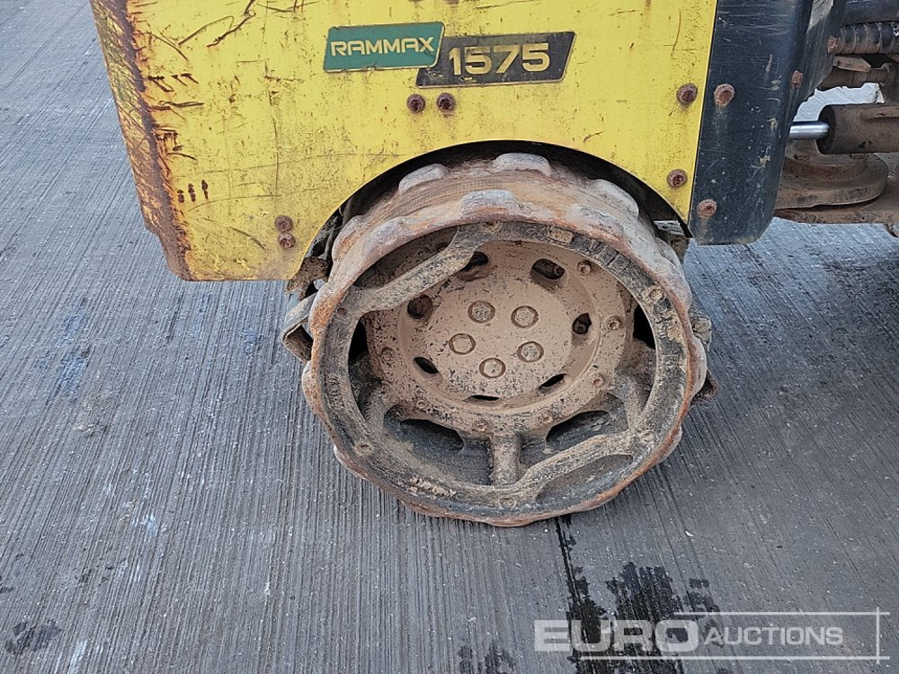 Техника за слагане на асфалт 2016 Ammann RAMMAX 1575: снимка 10
