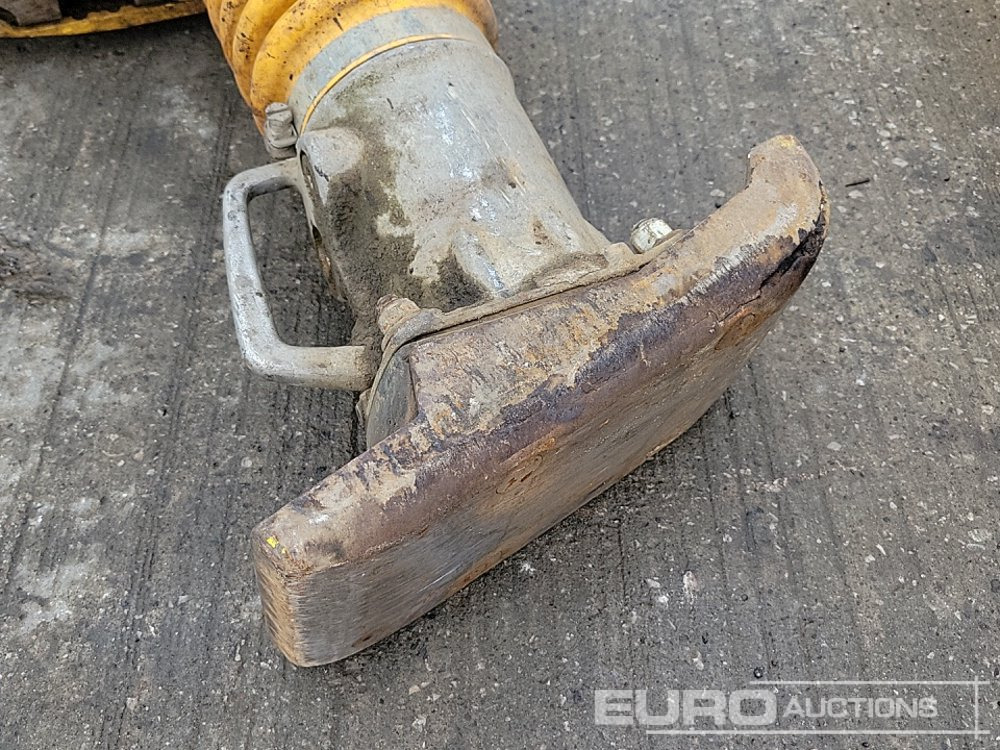 Техника за слагане на асфалт 2019 Bomag BT60: снимка 9