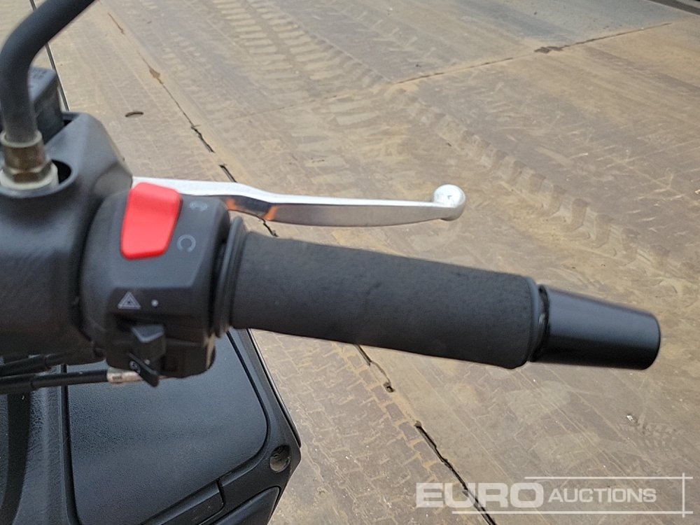 Мотоциклет 2019 Suzuki Burgman: снимка 28