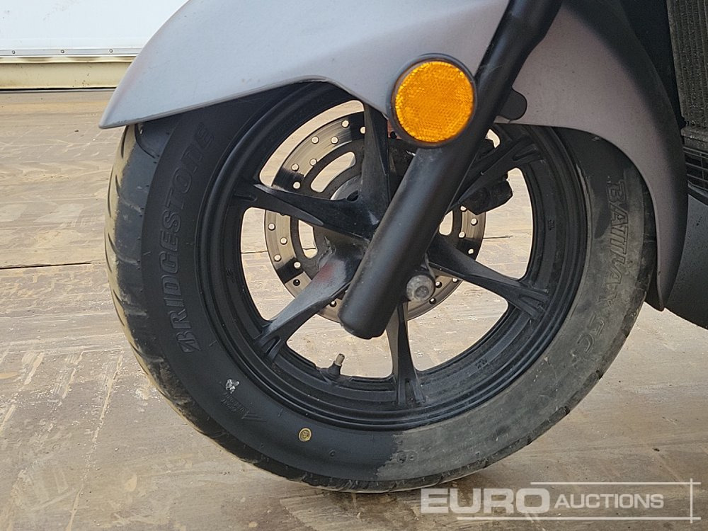 Мотоциклет 2019 Suzuki Burgman: снимка 11