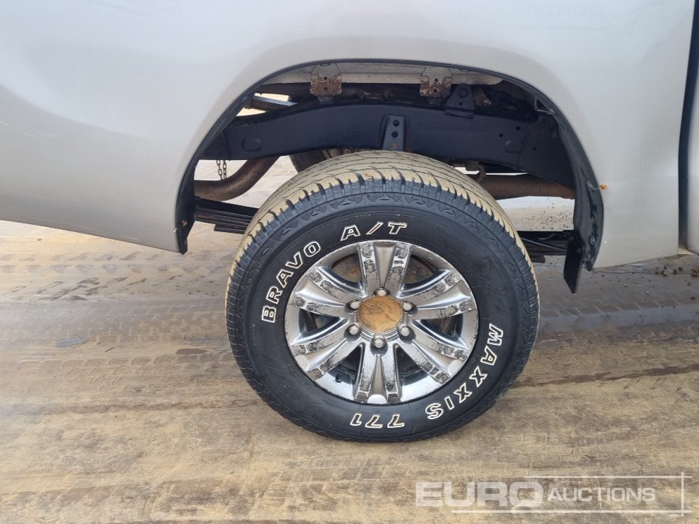 Пикап 2019 Toyota Hilux: снимка 11