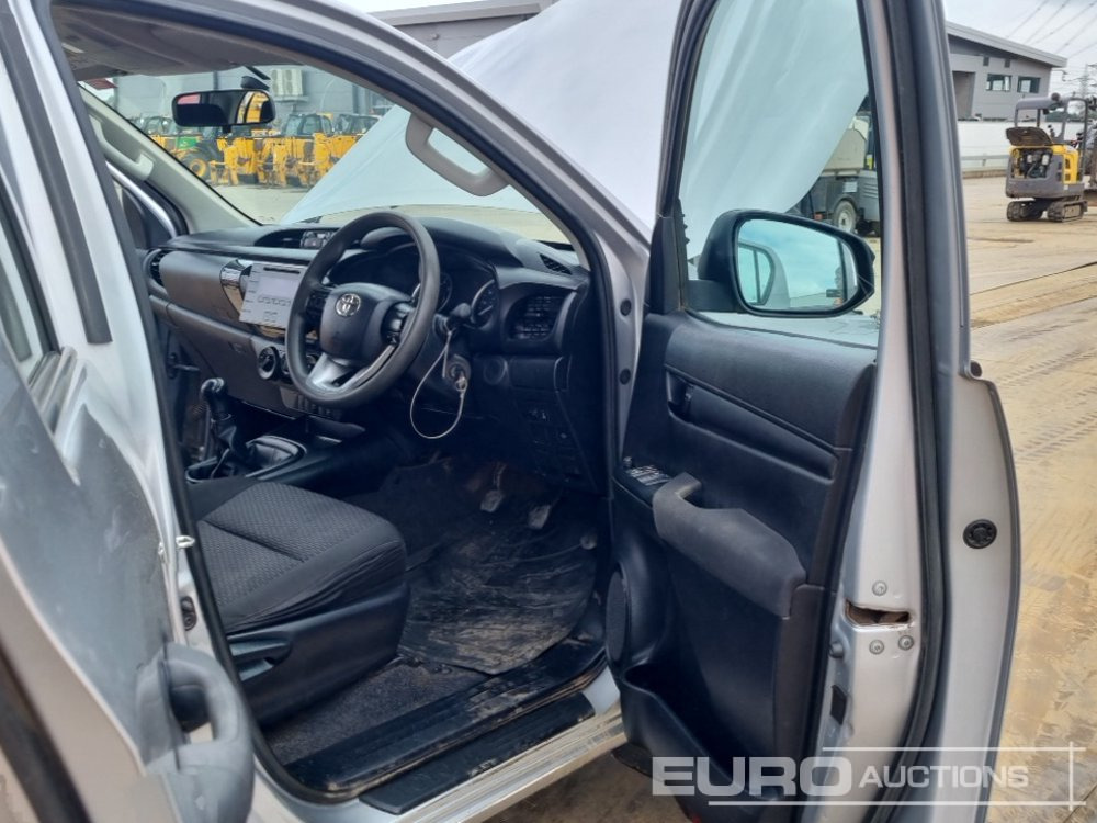 Пикап 2019 Toyota Hilux: снимка 27