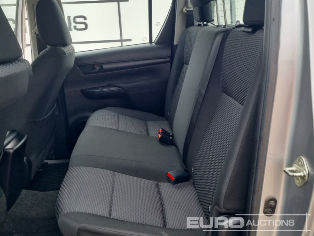 Пикап 2019 Toyota Hilux: снимка 22