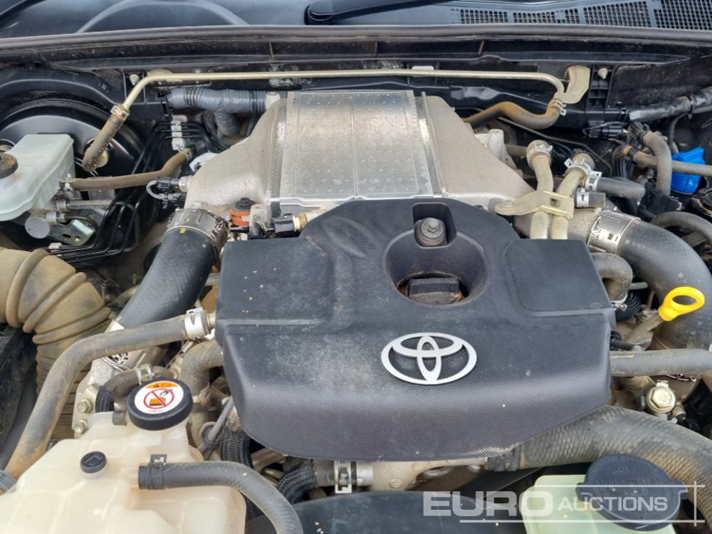 Пикап 2019 Toyota Hilux: снимка 14