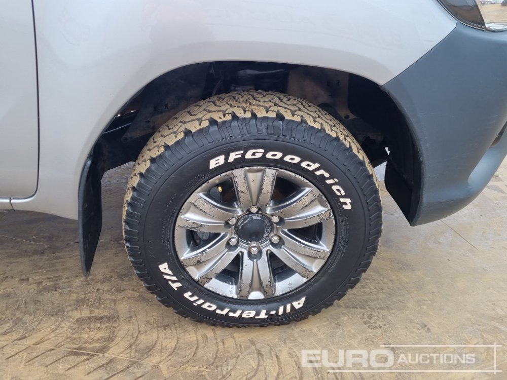 Пикап 2019 Toyota Hilux: снимка 12