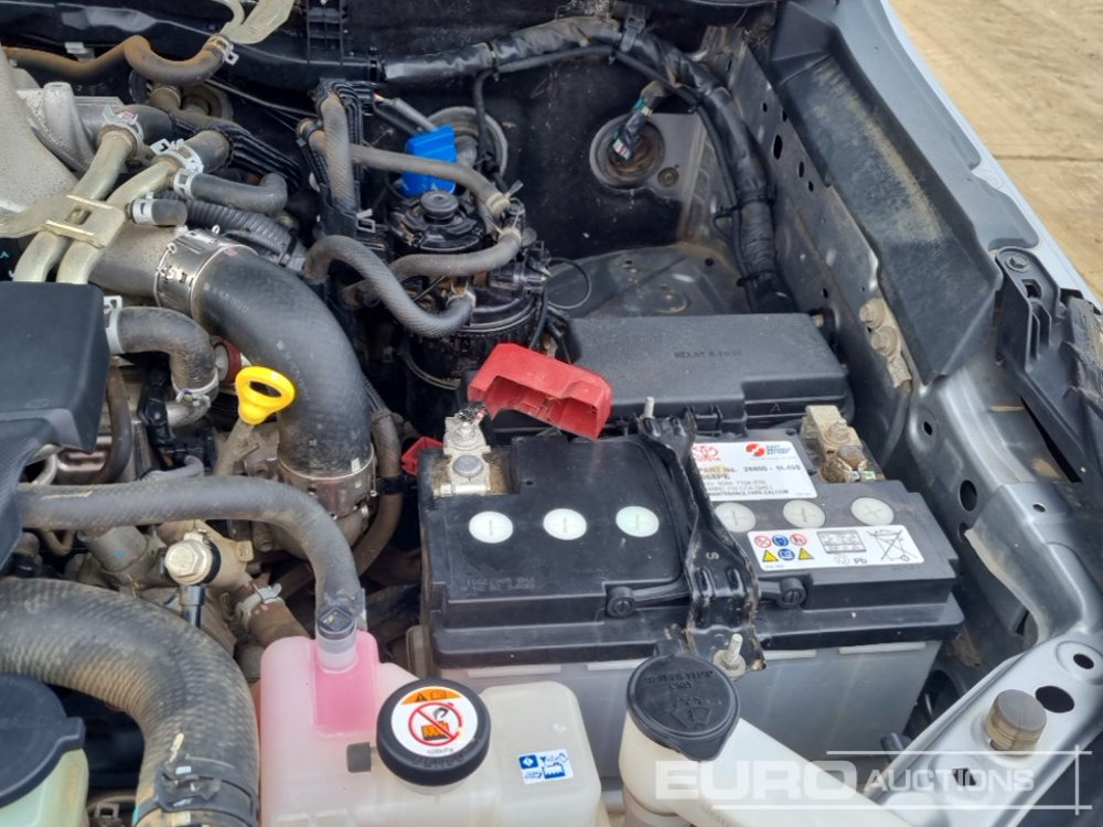 Пикап 2019 Toyota Hilux: снимка 16